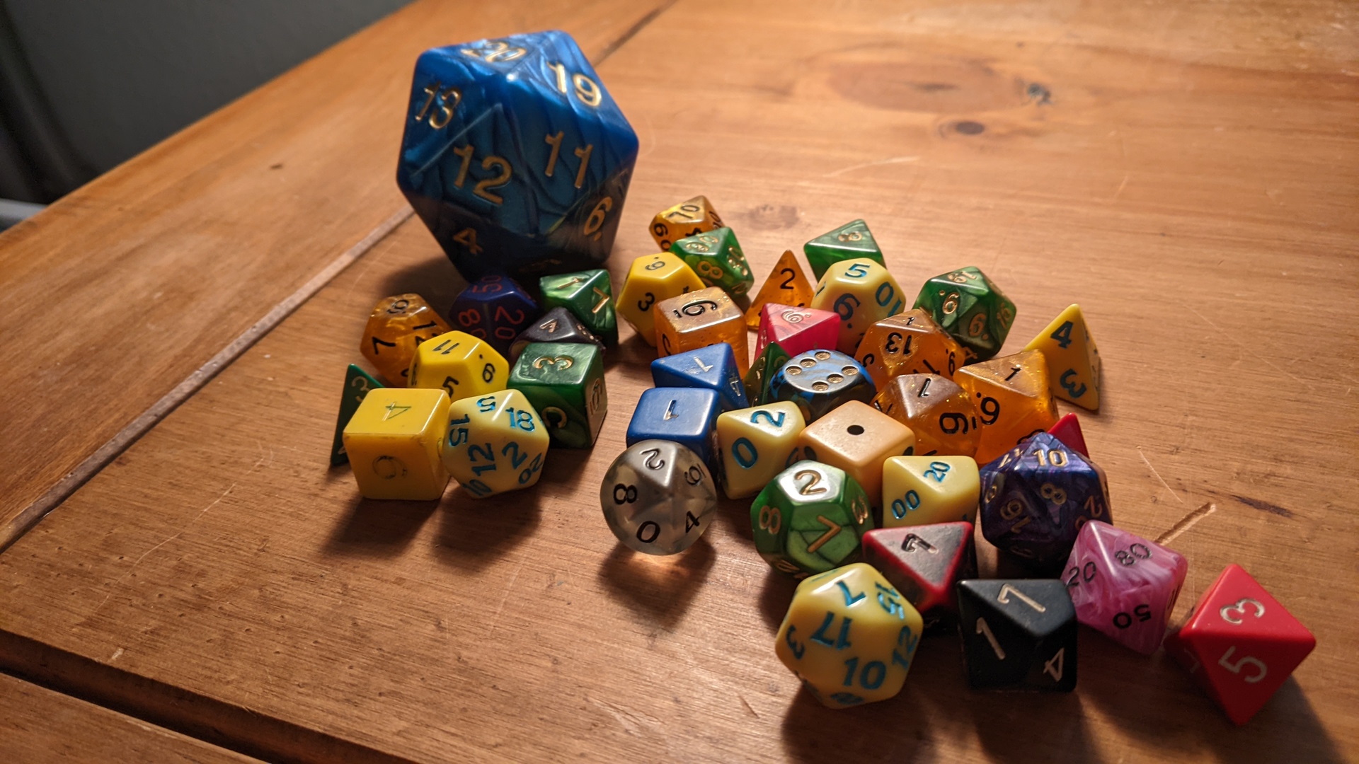 Dungeons-Dragons-dice.jpg